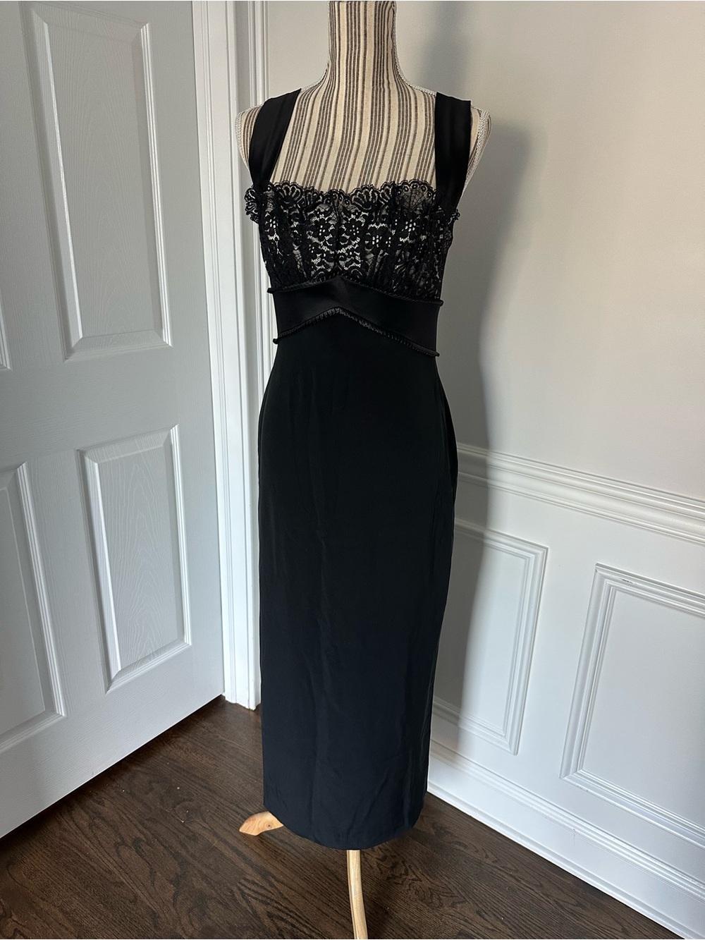 Marchesa Notte 90G537 Black 100% Silk Lace Bustier Sheath Cocktail Dress Size 8